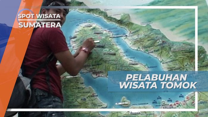 Monumen Suku Batak di Pelabuhan Desa Wisata Tomok, Sumatera