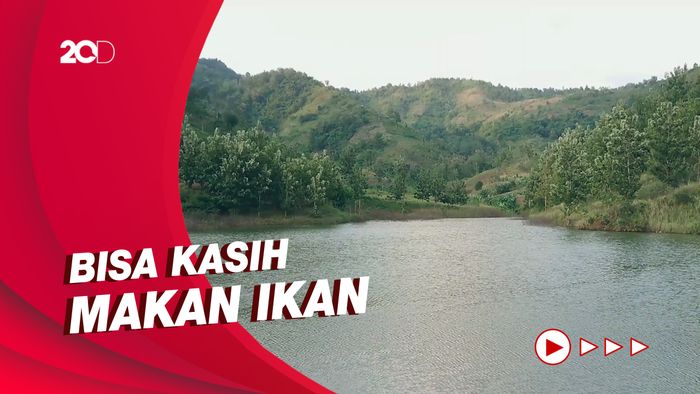 Menikmati Pemandangan di Embung Sidem Tulungagung
