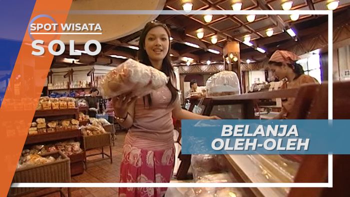 Belanja Berebut Roti Bolu, Oleh-oleh Khas Kota Solo