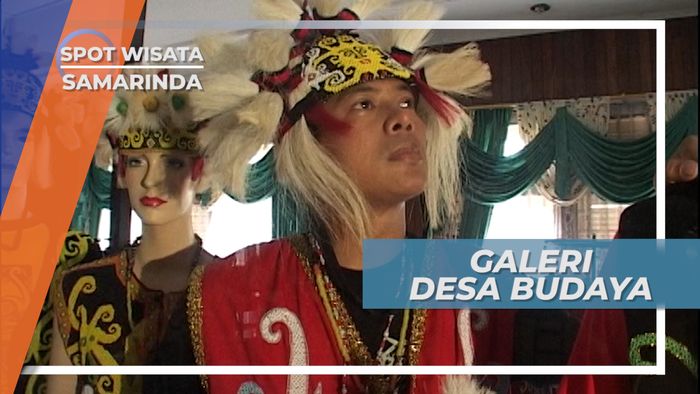 Mencoba Baju Adat Khas Dayak di Balai Budaya Pampang, Samarinda