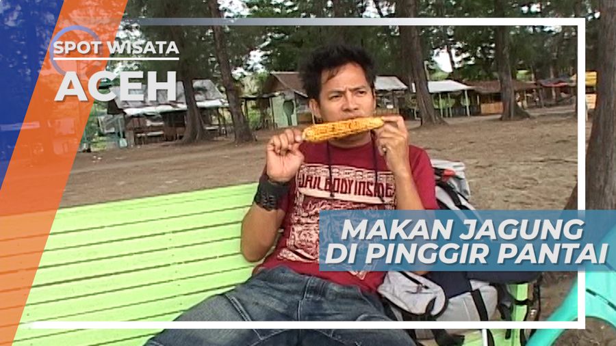 Menikmati Jagung Bakar di Pinggir Pantai Ujong Batee, Aceh