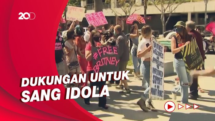 Fans Gaungkan Free Britney Spears di Depan Pengadilan Los Angeles