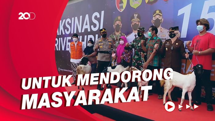 Vaksinasi COVID-19 di Trenggalek Berhadiah Ayam dan Kambing