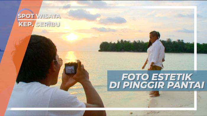 Berfoto Dengan Latar Belakang Sunset di Kepulauan Seribu
