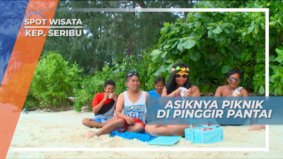 Menikmati Kelezatan Sandwich di Tepi Pantai Pulau Perak Kepulauan Seribu