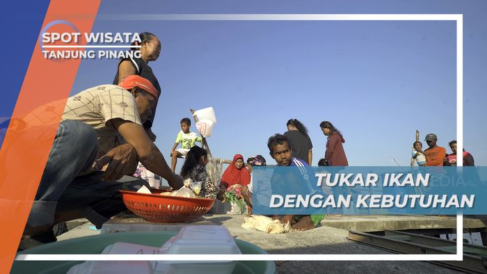 Barter Hasil Tangkapan Laut Dengan Kebutuhan Berlayar Suku Laut Tanjung Pinang