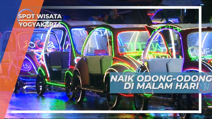Mengayuh Kereta Lampu, Berkeliling Alun Alun Kidul Yogyakarta di Malam Hari