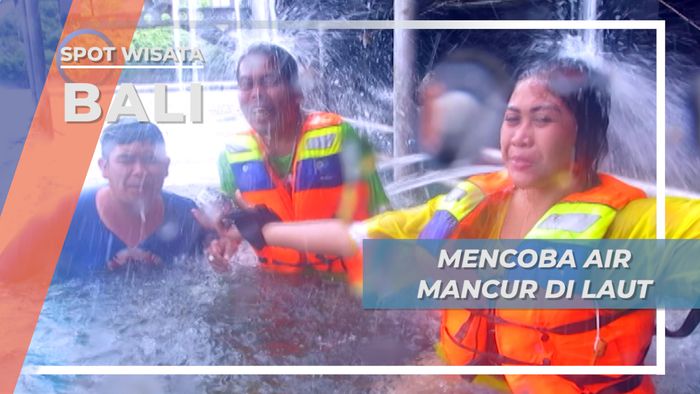 Asiknya Bermain Air Mancur di Laut, Bali