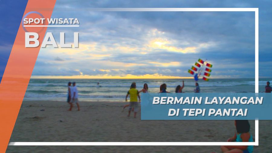 Bermain Layang-layang di Tepi Pantai, Bali
