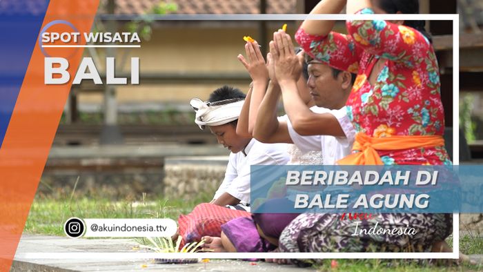 Beribadah di Bale Agung Bali