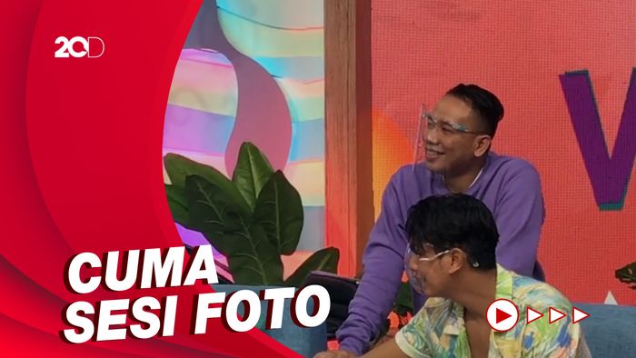 Foto Mesra dengan Ayu Aulia, Vicky Prasetyo: Kalina Jadi Director