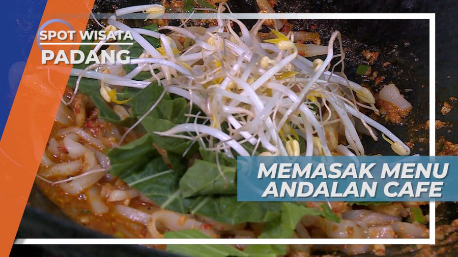 Memasak Kwetiau Goreng, Aroma Lezatnya Menggoda Lidah, Padang