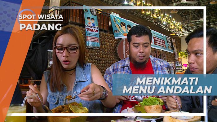 Menikmati Lezatnya Kuliner Unik yang Disajikan di Dalam Karambia, Padang