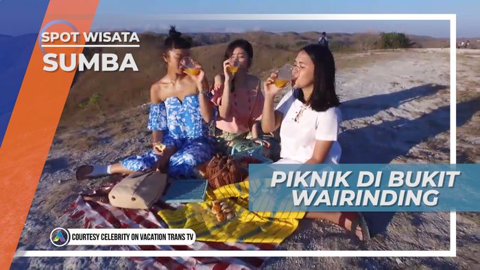 Piknik di Bukit Wairinding Sumba, Ditemani Indahnya Hamparan Rumput Hijau