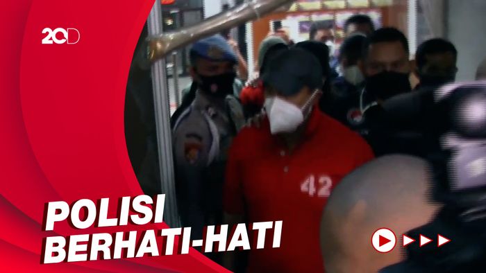 Polisi Hati-hati saat Geledah Rumah Nia Ramadhani-Ardi Bakrie