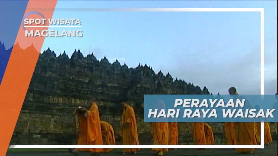 Pradaksina Perayaan Raya Waisak di Candi Borobudur  