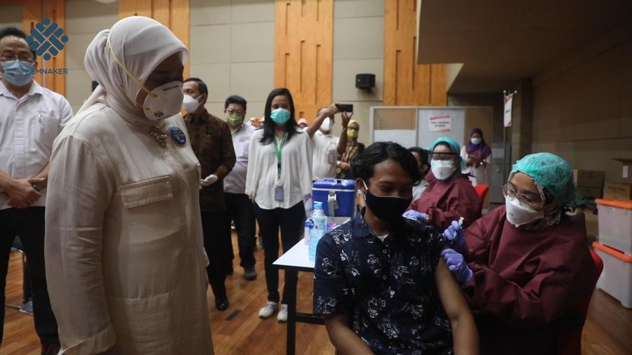 Gelar Vaksinasi untuk Karyawan, Kemnaker Beri Apresiasi ke Perusahaan