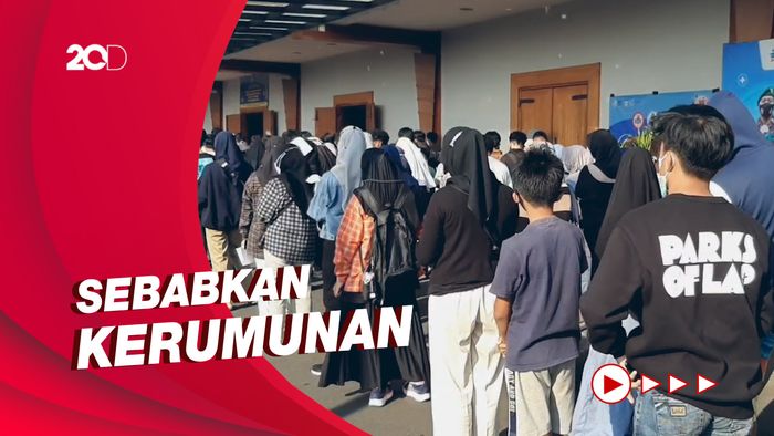 Membeludaknya Antrean Vaksinasi Anak di Kota Tasikmalaya