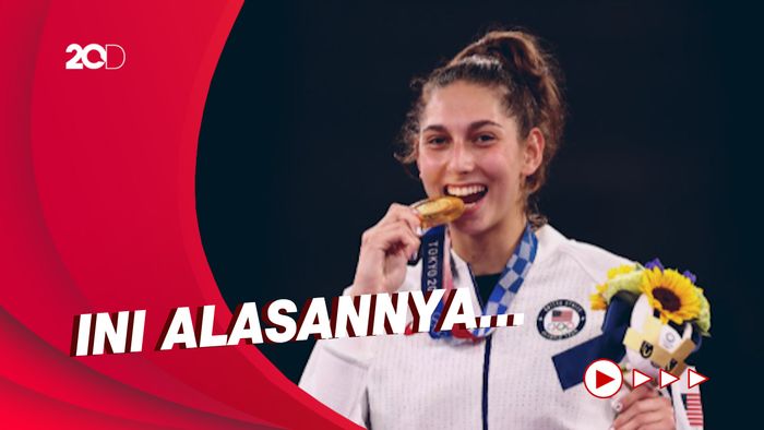 Atlet Olimpiade Tokyo 2020 Diimbau Tak Berpose Sambil Gigit Medali