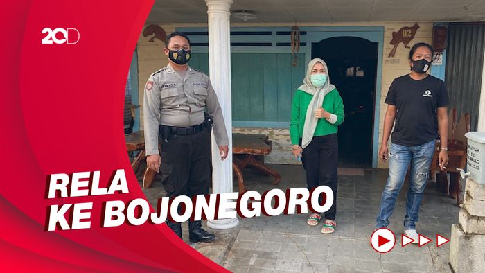 Keluarga Ayu Ting Ting Sambangi Rumah Haters Bawa Polisi
