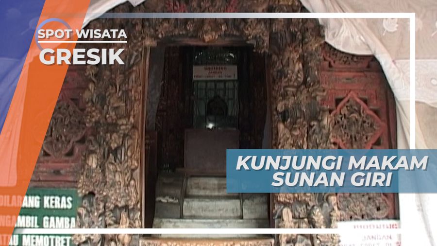 Makam Sunan Giri, Dua Naga di Pintu Masuk Makam, Gresik