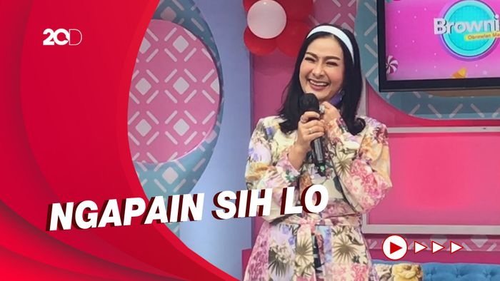 Reaksi Iis Dahlia saat Di-bully Netizen soal Kumis Tipisnya