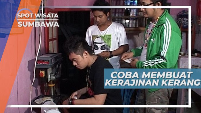 Butuh Konsentrasi Tinggi, Mencoba Membuat Kerajinan Kerang Sumbawa