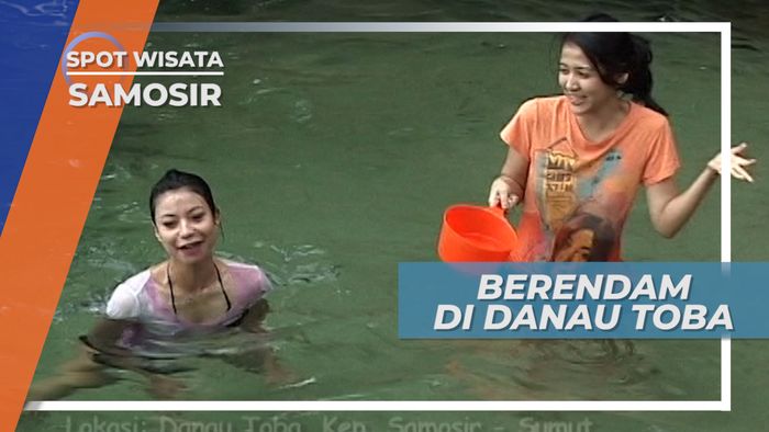 Hujan Rintik Tak Menghalangi Niat Berendam di Danau Toba Samosir