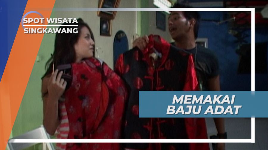 Mencoba Memakai Baju Adat Changshan dan Cheongsam, Singkawang