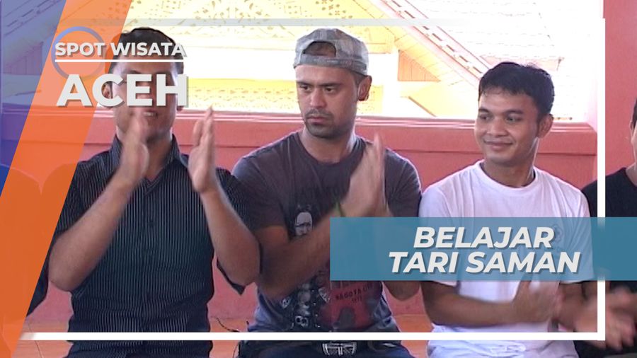 Belajar Tari Saman di Anjungan Rumah Adat Gayo Lues Aceh 