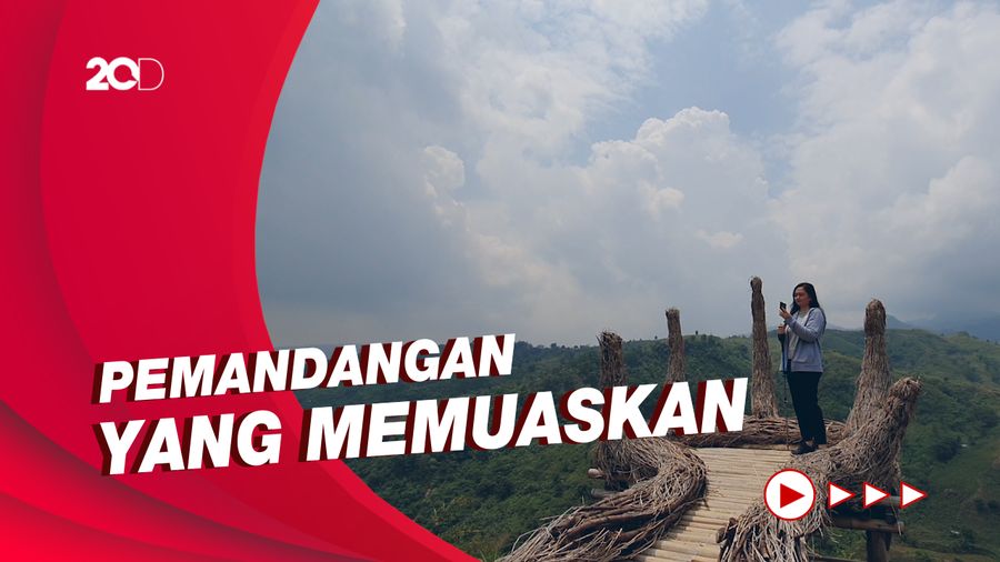  Serunya Trekking Sambil Jelajahi Hutan Hujan Sentul