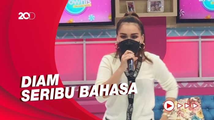 Akan Dipolisikan Haters, Orang Tua Ayu Ting Ting Bungkam