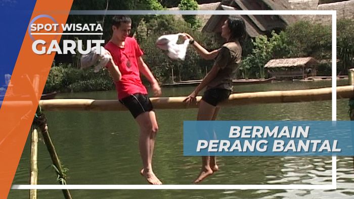 Perang Bantal, Adu Kekuatan dan Keseimbangan di Telaga Kampung Sampireun, Garut