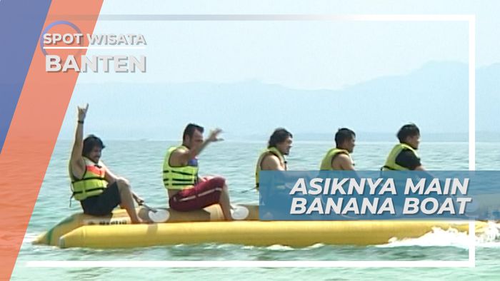 Asik dan Seru Naik Banana Boat di Pulau Owang, Banten