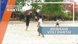 Asiknya Menghabiskan Waktu Dengan Main Voli Pantai, Banten