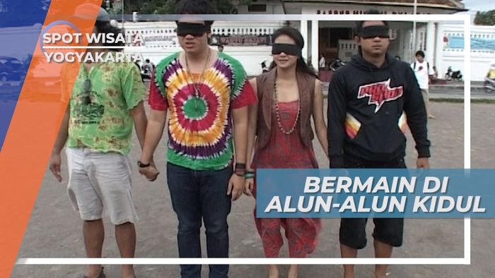 Mencoba Melewati Pohon Beringin Dengan Mata Tertutup, Yogyakarta