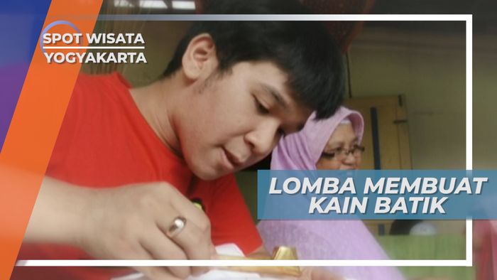 Belajar Menggunakan Canting Saat Membatik di Rumah Produksi Batik Yogyakarta