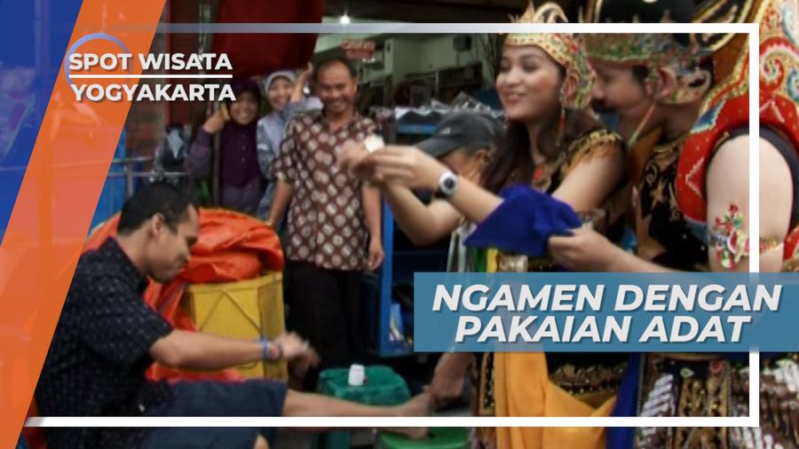 Berkeliling Malioboro dengan Menggunakan Pakaian Adat, Yogyakarta