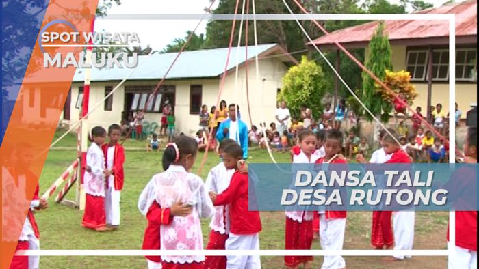 Dansa Tali Desa Rutong Maluku, Mengepang Tali Dengan Berdansa Mengikuti Irama