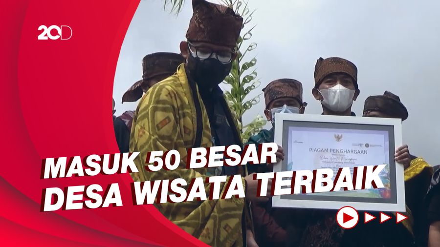 Sandiaga Anugerahi Ranu Pane Sebagai Desa Wisata Terbaik