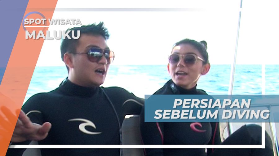 Berperahu Menuju Spot Diving di Kawasan Pantai Santai Maluku