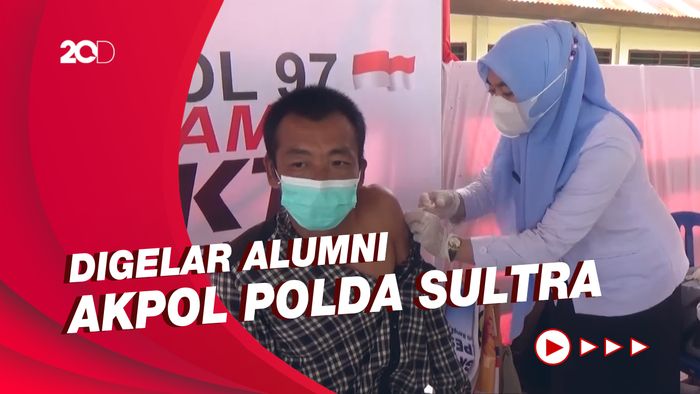 Antusiasme Warga Ikuti Vaksinasi dan Bakti Sosial di Moramo Utara