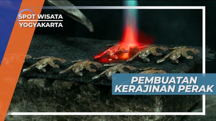 Memanasi Butiran Perak dengan Api Panas Hingga Menjadi Perhiasan Indah ala Yogyakarta