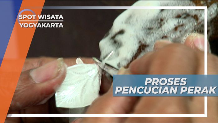 Buah Lerak, Deterjen Alami untuk  Pencucian Perak di Kota Gede Yogyakarta 
