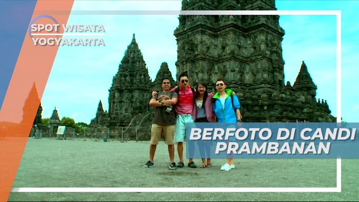 Mengabadikan Momen Berwisata di Candi Prambanan dengan Berfoto