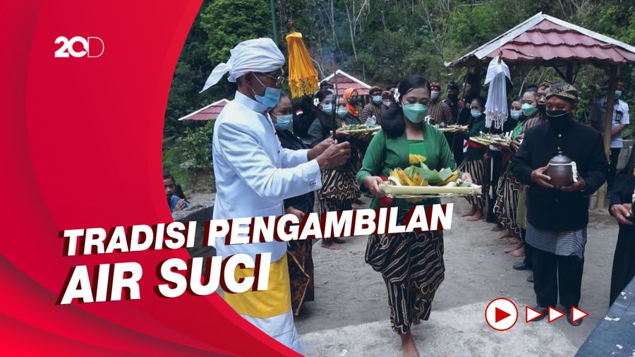 Menilik Ritual Mendak Tirta di Lereng Merapi