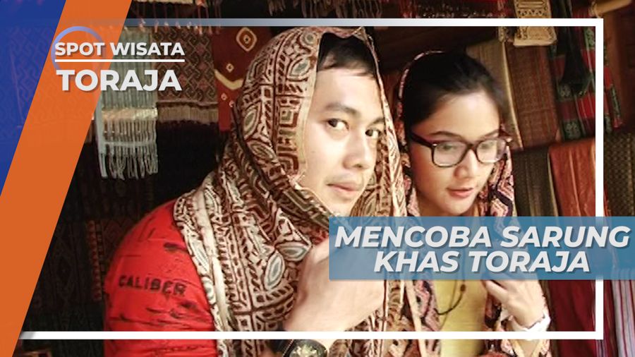 Mencoba Sarung Para Bangsawan Khas Tana Toraja, 
