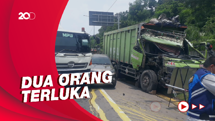 Tabrakan Beruntun 6 Kendaraan di Cipularang, Lalin Macet Panjang