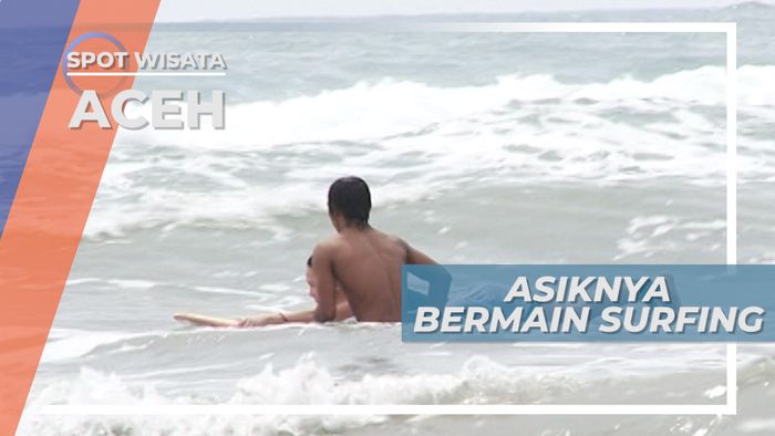 Asiknya Bermain Surfing Pantai Lampuuk Aceh