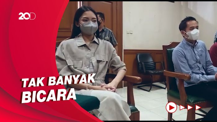 Penampilan Perdana Ririn Dwi Ariyanti-Aldi Bragi Hadiri Sidang Cerai